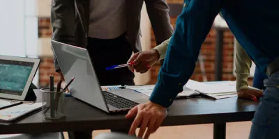 Mutterschutzgesetz im Überblick: Erfahren Sie alles zu Fristen, Beschäftigungsverbot, Berechnung & wie Sie HR-Planung optimieren.
