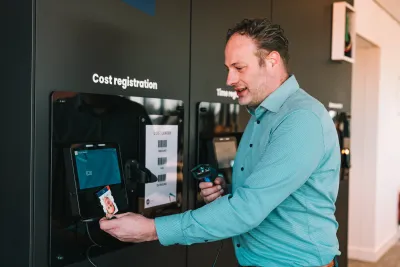 Inklokken op een GT8 terminal door medewerker